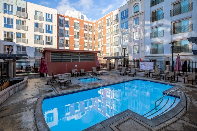 Building Photo - Stunning Corner Condo with City Views in the Heart of Gaslamp