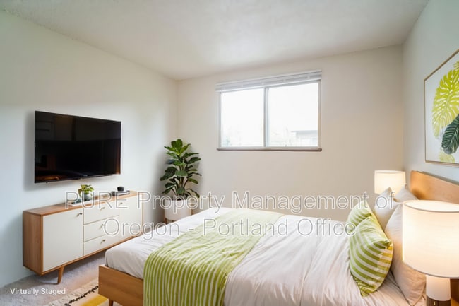 Building Photo - 14140 NE Sandy Blvd