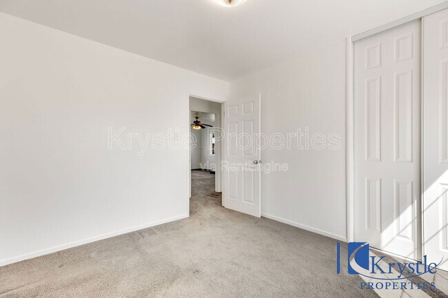 Building Photo - 1038 Thelma Ave