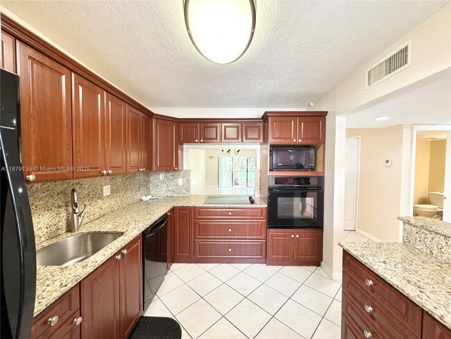 Building Photo - 227 Lakeview Dr
