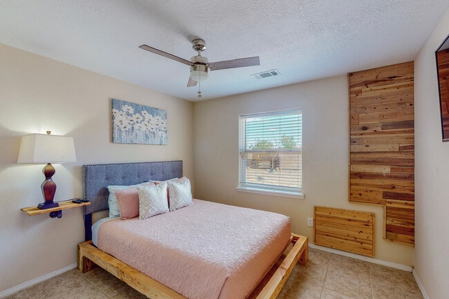 Building Photo - 3010 May Cir SE