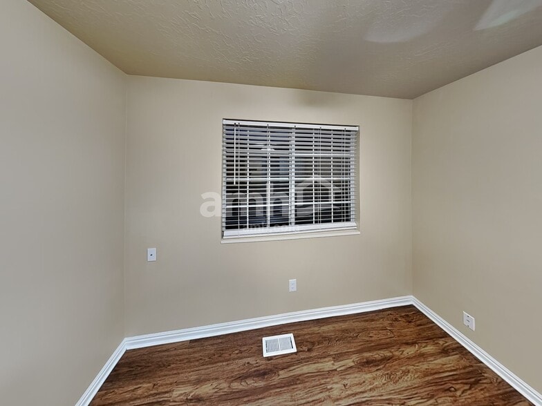 Building Photo - 536 S 925 E