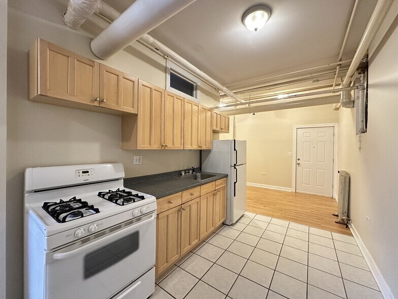 Building Photo - 4400 N Winchester Ave