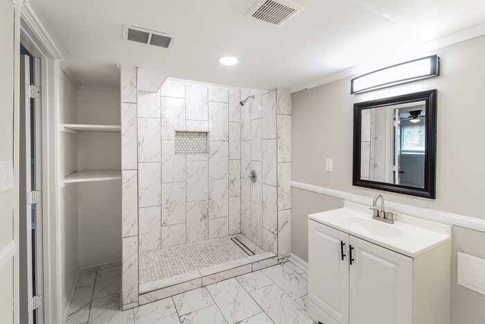 Building Photo - 6158 Raintree Bend