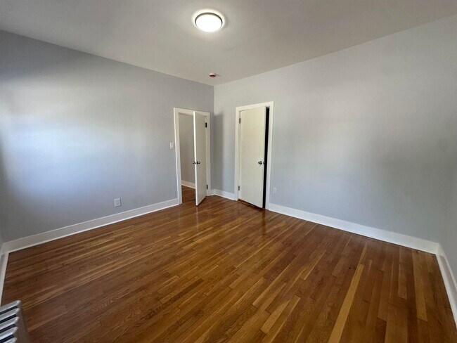 Building Photo - 707 New York Ave