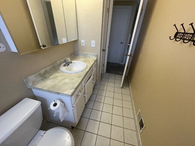 Building Photo - Spacious 6-Bed Oasis with Finished Basement & Cozy Fireplace.