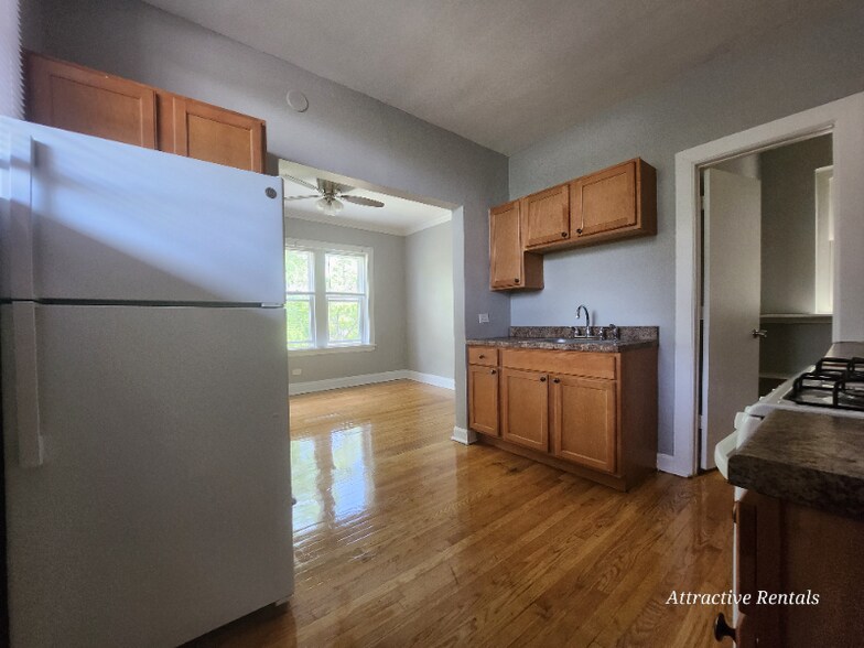 Building Photo - 5350 W Division St