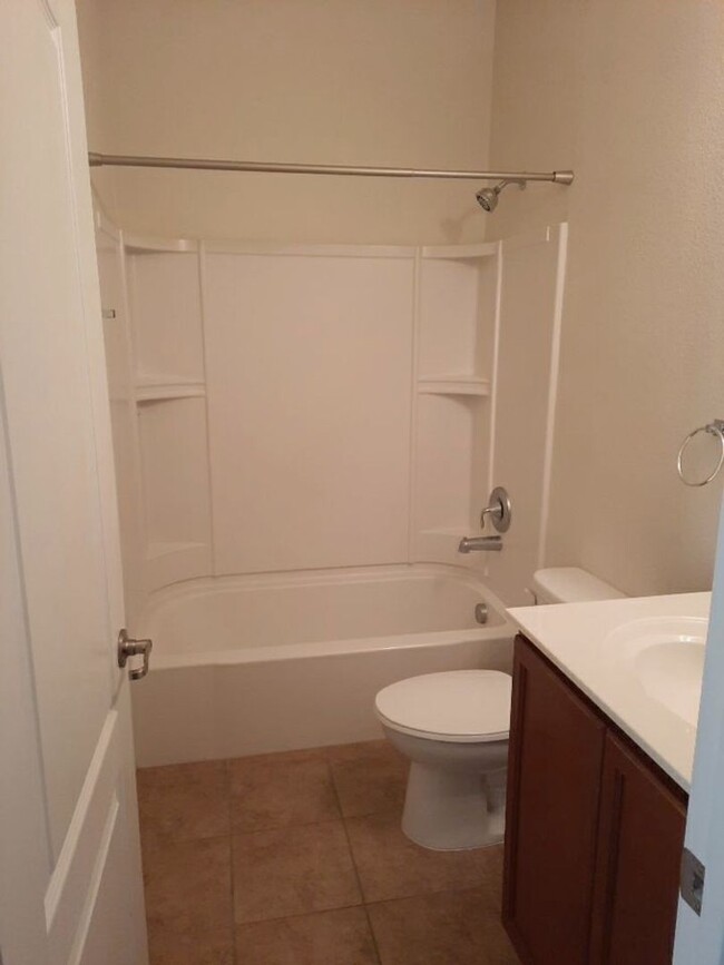 Building Photo - 3 bedroom 2 bathroom home in Rio Rancho! C...