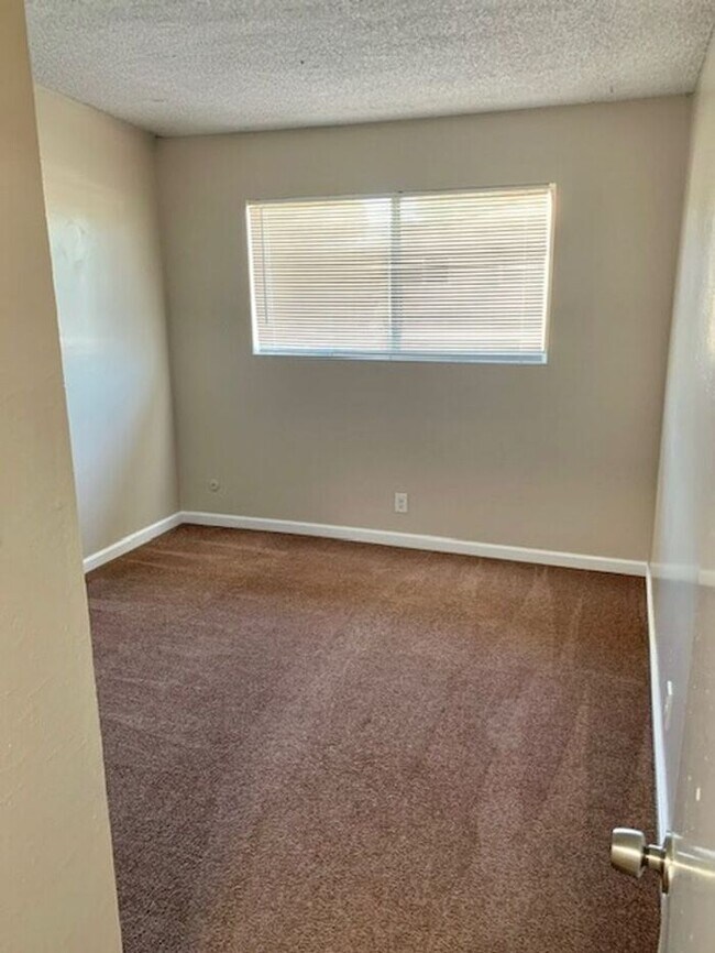 Building Photo - 2 Bedroom 1 Bathroom Condo in Antioch - AVAILABLE NOW !!