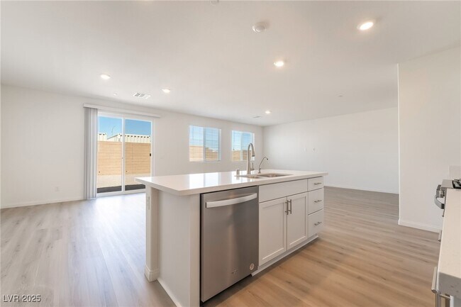 Building Photo - 1027 Gentle Swan