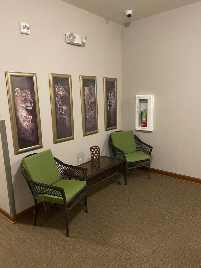 Building Photo - 214 S Kline St