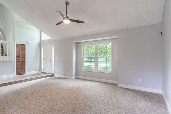 Building Photo - Minutes from UCF | Updated 4BR/3BA Home with Private Fenced Backyard