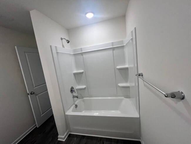 Building Photo - 1064 W Bank St