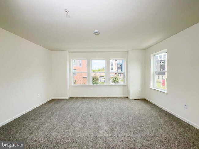 Building Photo - 10001 -B American Pharoah Ln