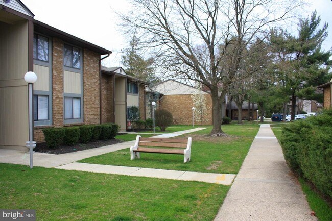 Building Photo - 115 E Kings Hwy