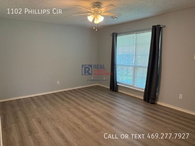 Building Photo - 1102 Phillips Cir