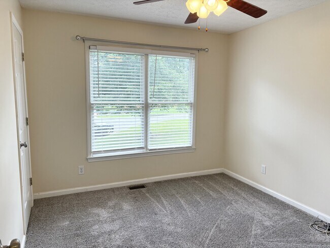 Building Photo - 501 Hearthstone Ridge