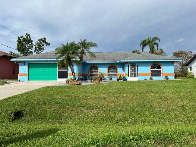 Primary Photo - 3/2/2 pool home on lake in North Port