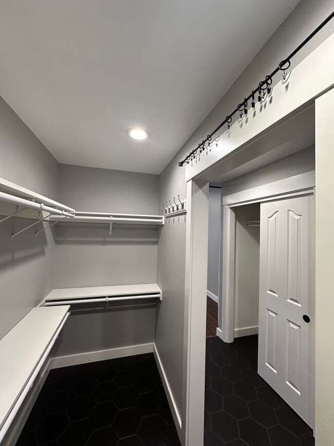 Building Photo - 1670 Westwind Cir
