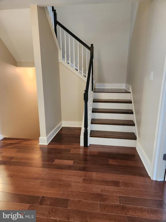 Building Photo - 805 Rosehill Dr