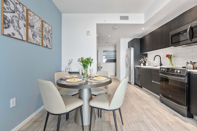 Building Photo - 398 NE 5th St