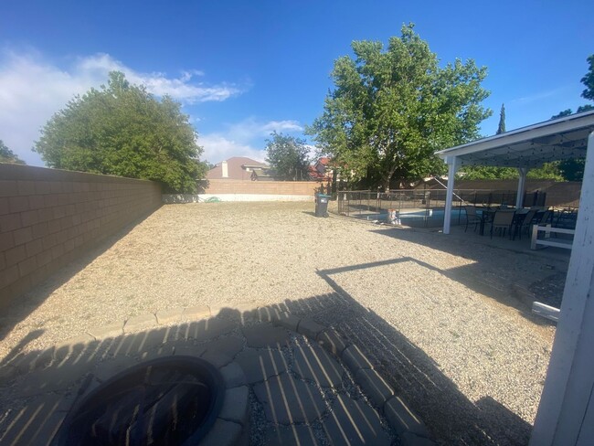 Building Photo - Quartz Hill Pool Home