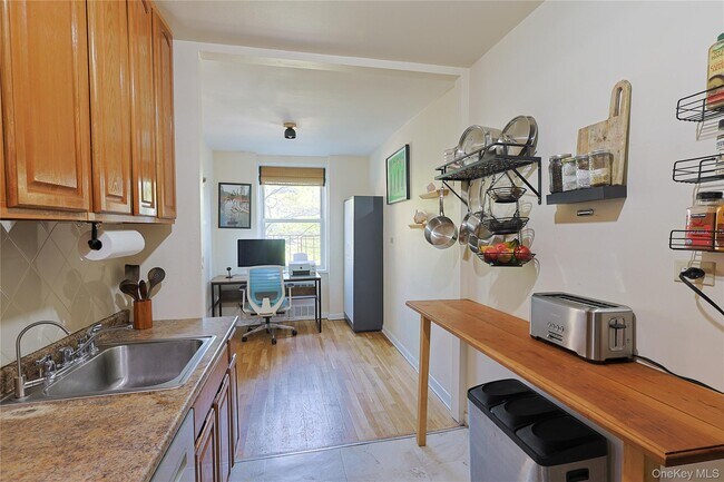 Building Photo - 5730 Mosholu Ave