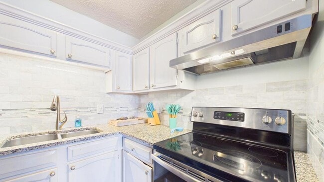 Building Photo - 301 Lullwater Dr