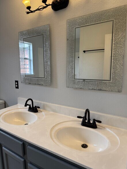 Building Photo - 608 Sherry Dr