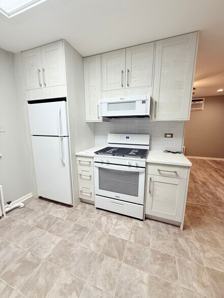 Building Photo - 1123 W Webster Ave