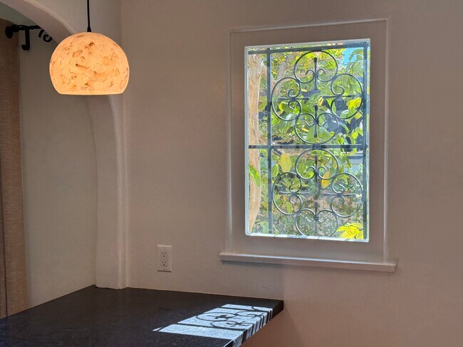 Building Photo - 939 Hammond St