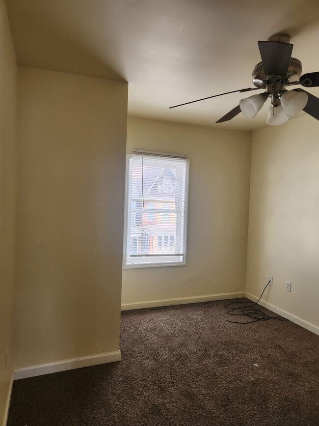 Building Photo - 413-415-415 N 6th Ave