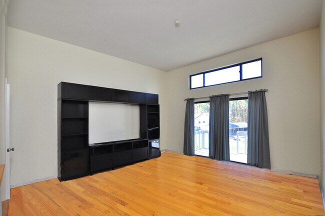 Building Photo - 305 Timber Ln