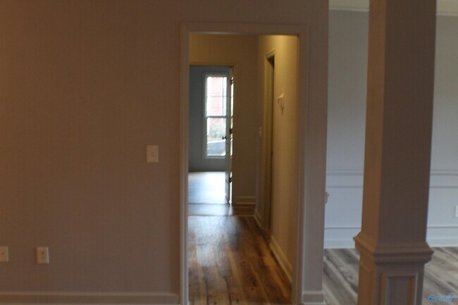 Building Photo - 111 Ervington Pl