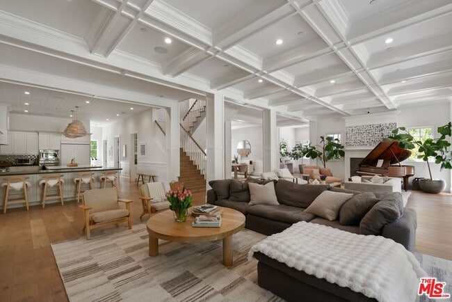 Building Photo - 12090 Chalon Rd