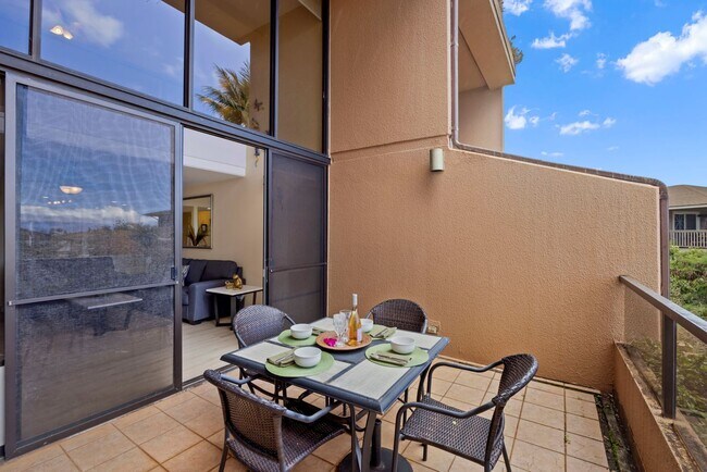 Building Photo - Stunning views, space and comfort.