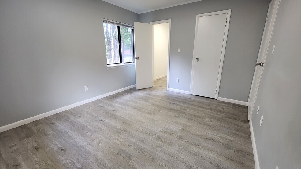 bedroom - 950 Forestbrook Rd