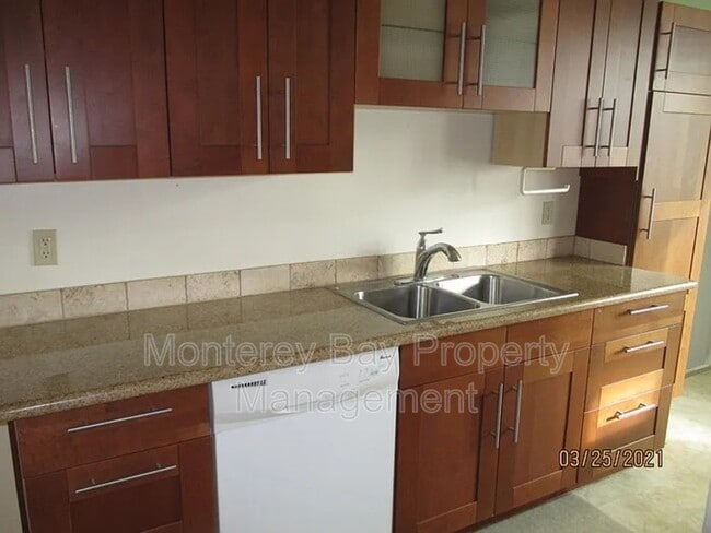 Building Photo - 696 Hawthorne St