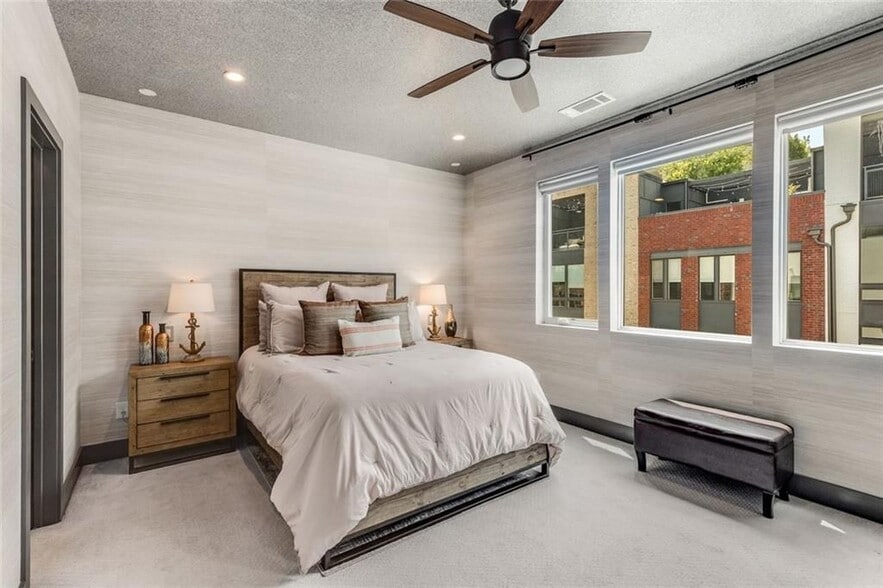 Building Photo - 1300 Chelsea Cir NW