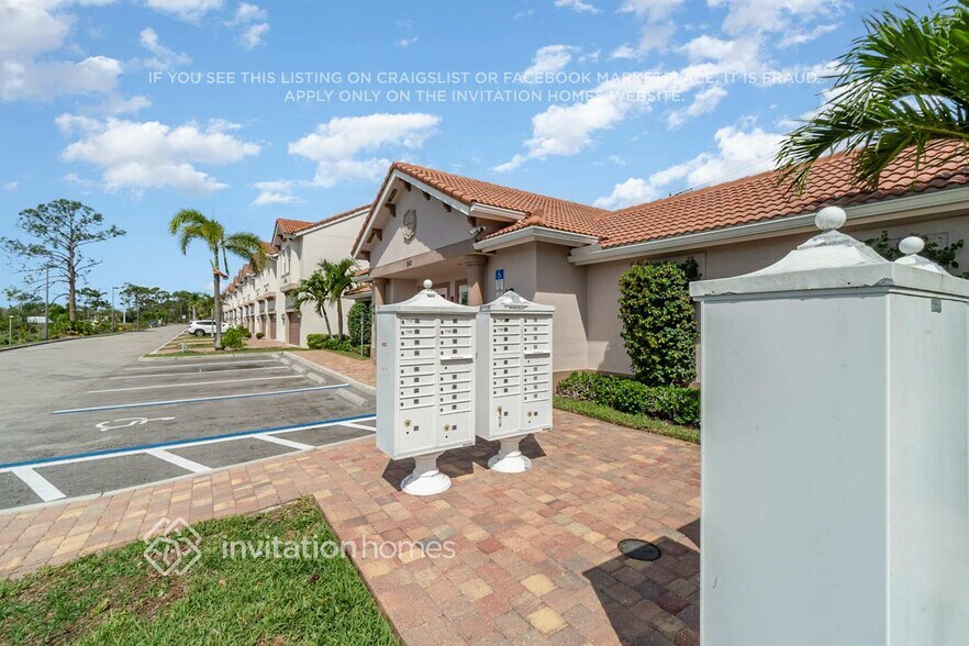 Building Photo - 7147 Greenwood Park Cir