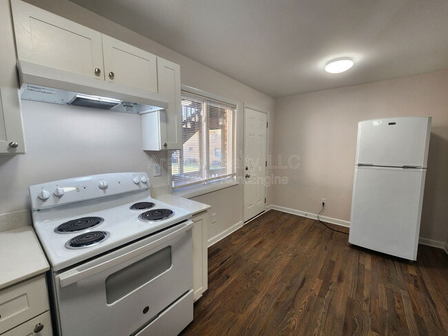 Building Photo - 1651 Line Cir