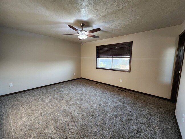 Building Photo - Modern 4bed/4bath near Jefferson Highschool
