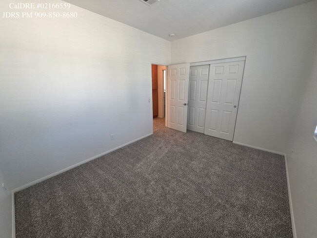 Building Photo - Ontario 3 Bedroom Condo