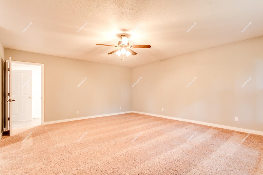 Building Photo - 8500 Olde Colony Trl