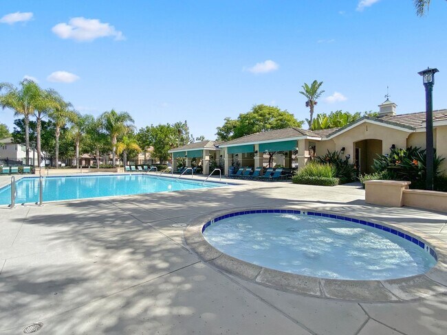 Building Photo - 2 Master Suites - 2 car garage - Townhome