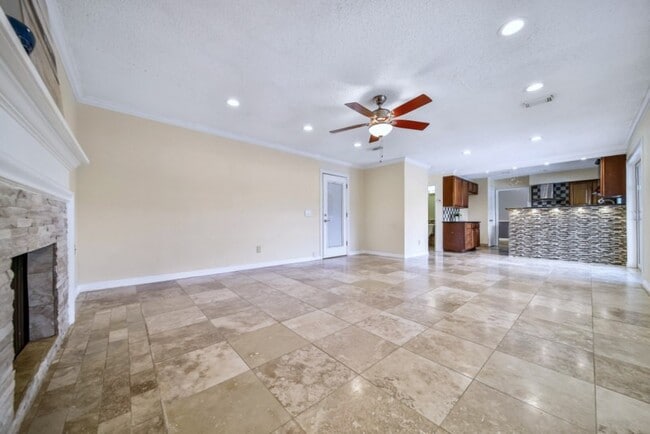 Building Photo - 3006 Mesquite Dr