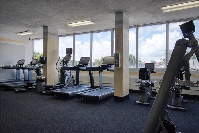 Building Photo - 400 Kings Point Dr