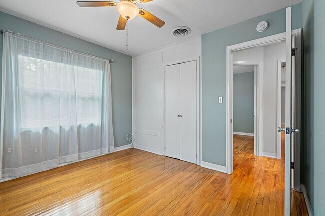 Building Photo - 5600 Tangerine Ave S