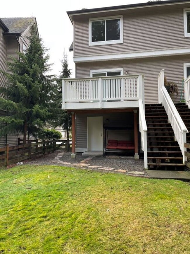 Building Photo - Stunning End Unit Townhome in desirable Redmond Ridge neighborhood; 2BD/2BA