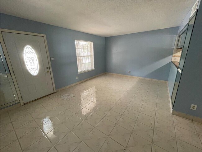Building Photo - 1405 Shadowdale Dr